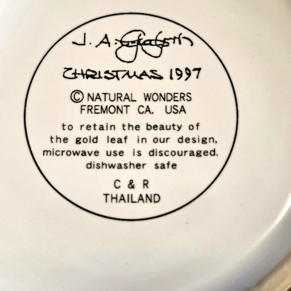 Vintage Santa Mug Set - Festive Design St.Nick Father Christmas 4 Mugs Hot Coco - Picture 8 of 8